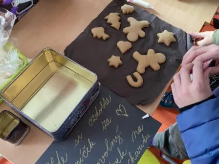 Dobročinné adventní jarmarky - Magic Hill - Škola, kde rosteme spolu.