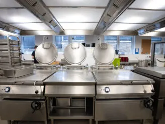 Školní kuchyně - Magic Hill - Škola, kde rosteme spolu.