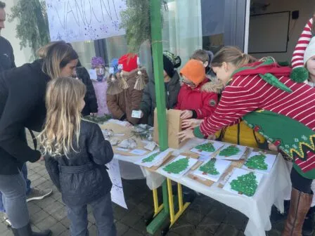 Dobročinné adventní jarmarky - Magic Hill - Škola, kde rosteme spolu.