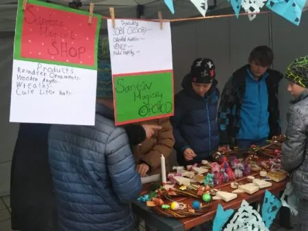 Dobročinné adventní jarmarky - Magic Hill - Škola, kde rosteme spolu.