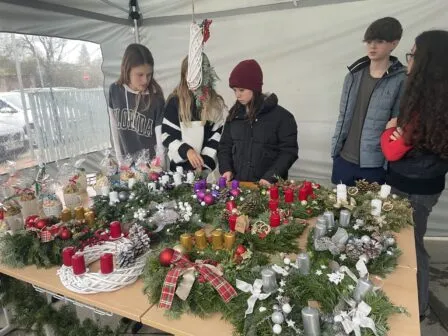 Dobročinné adventní jarmarky - Magic Hill - Škola, kde rosteme spolu.
