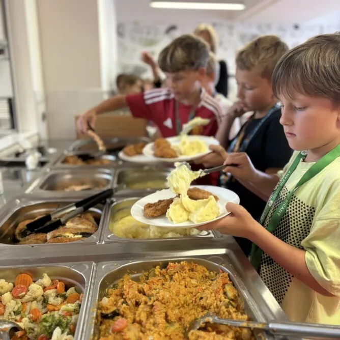Školní kuchyně - Magic Hill - Škola, kde rosteme spolu.