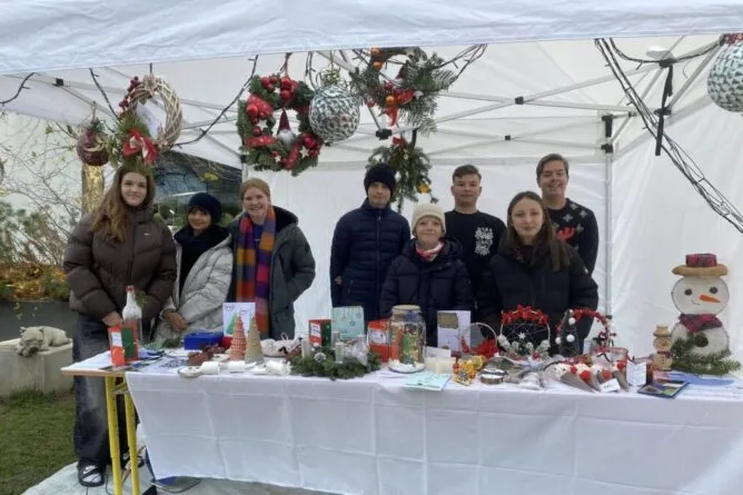 Parlament, Ekotým - Magic Hill - Škola, kde rosteme spolu.