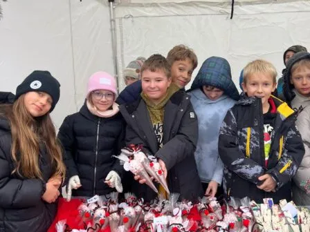 Dobročinné adventní jarmarky - Magic Hill - Škola, kde rosteme spolu.