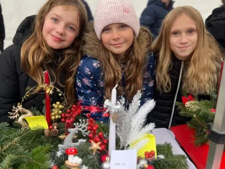 Dobročinné adventní jarmarky - Magic Hill - Škola, kde rosteme spolu.